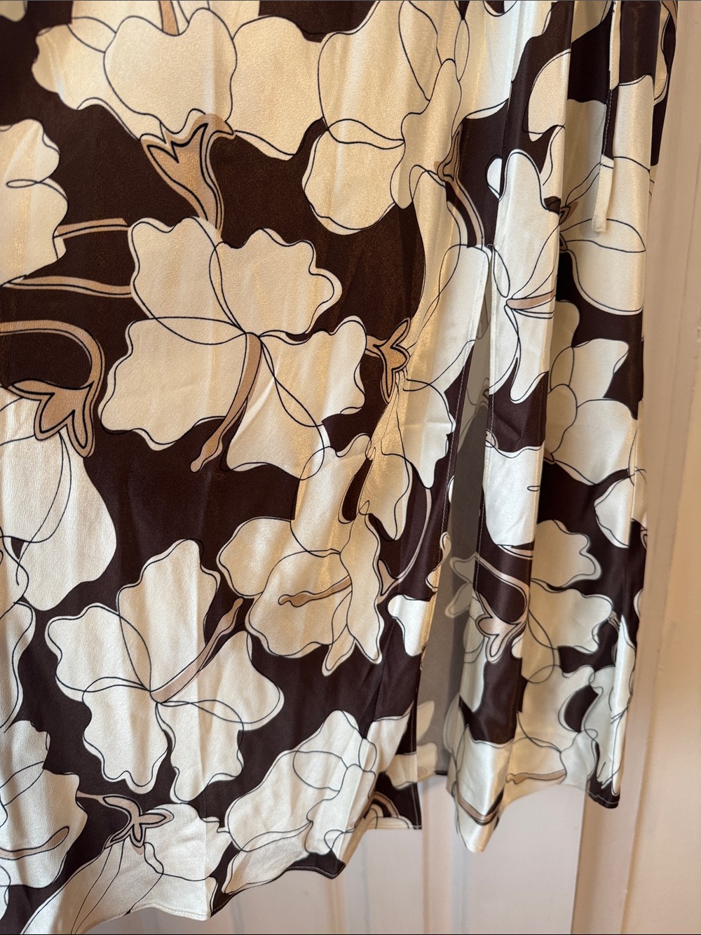NWT Rails Gabriella Dress Mocha Floral Satin Midi Ruched Side Slit Size S - Picture 8 of 13